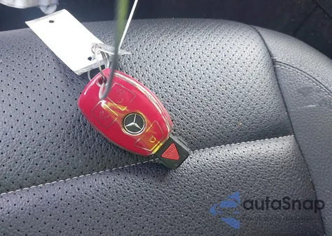 2015 Mercedes-Benz C 350 Sport 4Matic z USA, uszkodzony, nr VIN WDDGJ8JB1FG384094